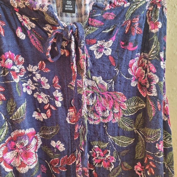 Floral Torrid womens top size 00 - Picture 3 of 4